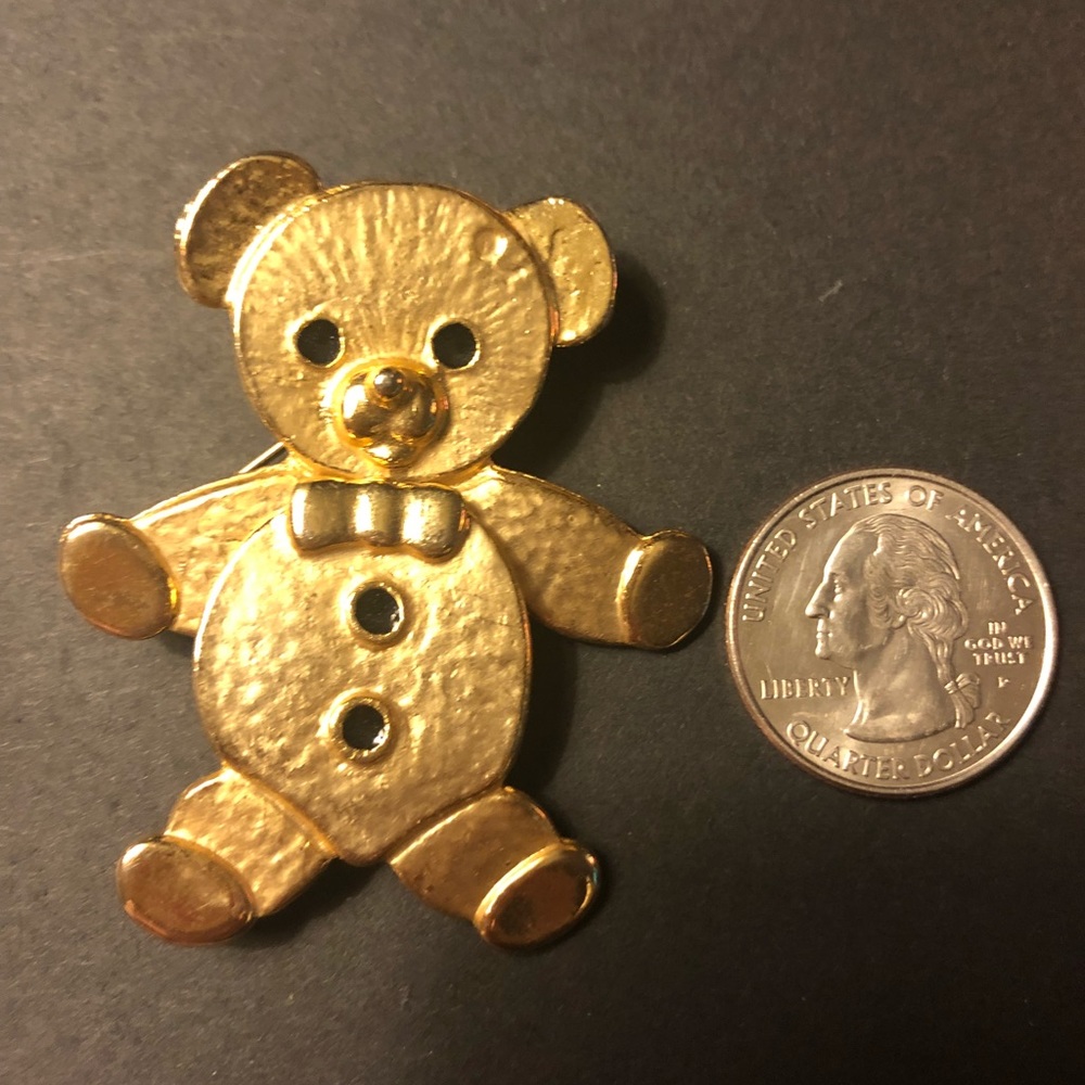 Teddy Bear Pin 🐻 - Picture 3 of 4